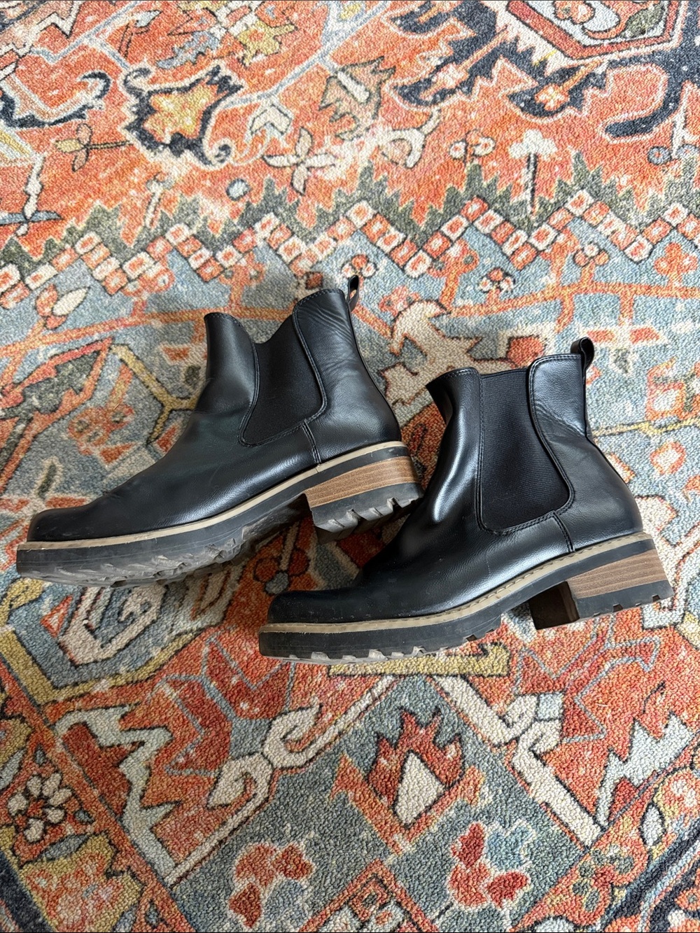 Universal Thread Black Leather Chelsea Ankle Boots